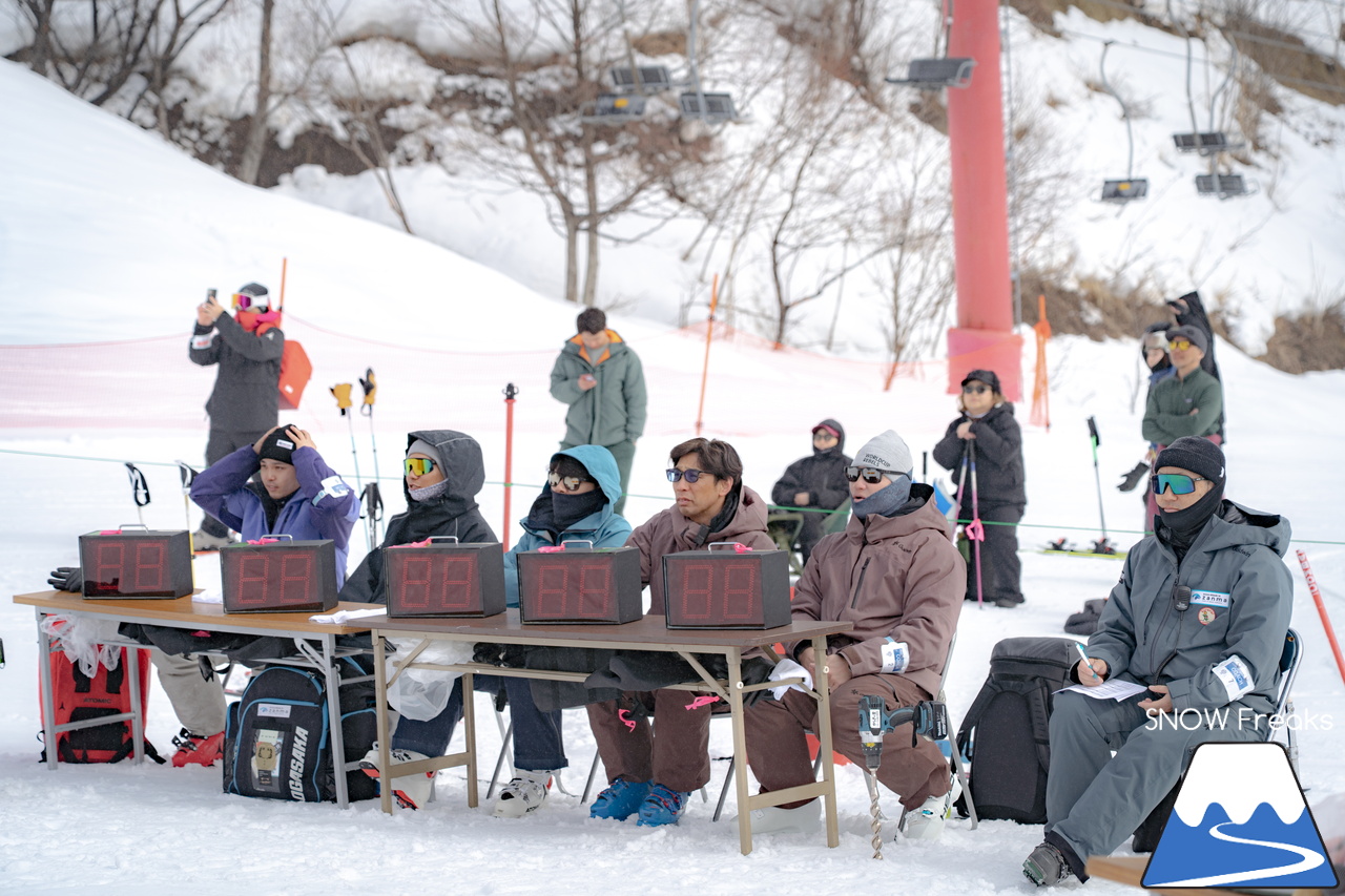 なんと約10年ぶりの「技術選」撮影?! PREMIER SKI ACADEMY presents 『2026プレミアカップ・スキー技術選』レポート！｜朝里川温泉スキー場